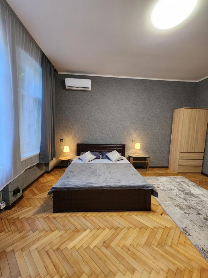 O.O.Apart.2 Apartment Chernivtsi Bagian luar foto